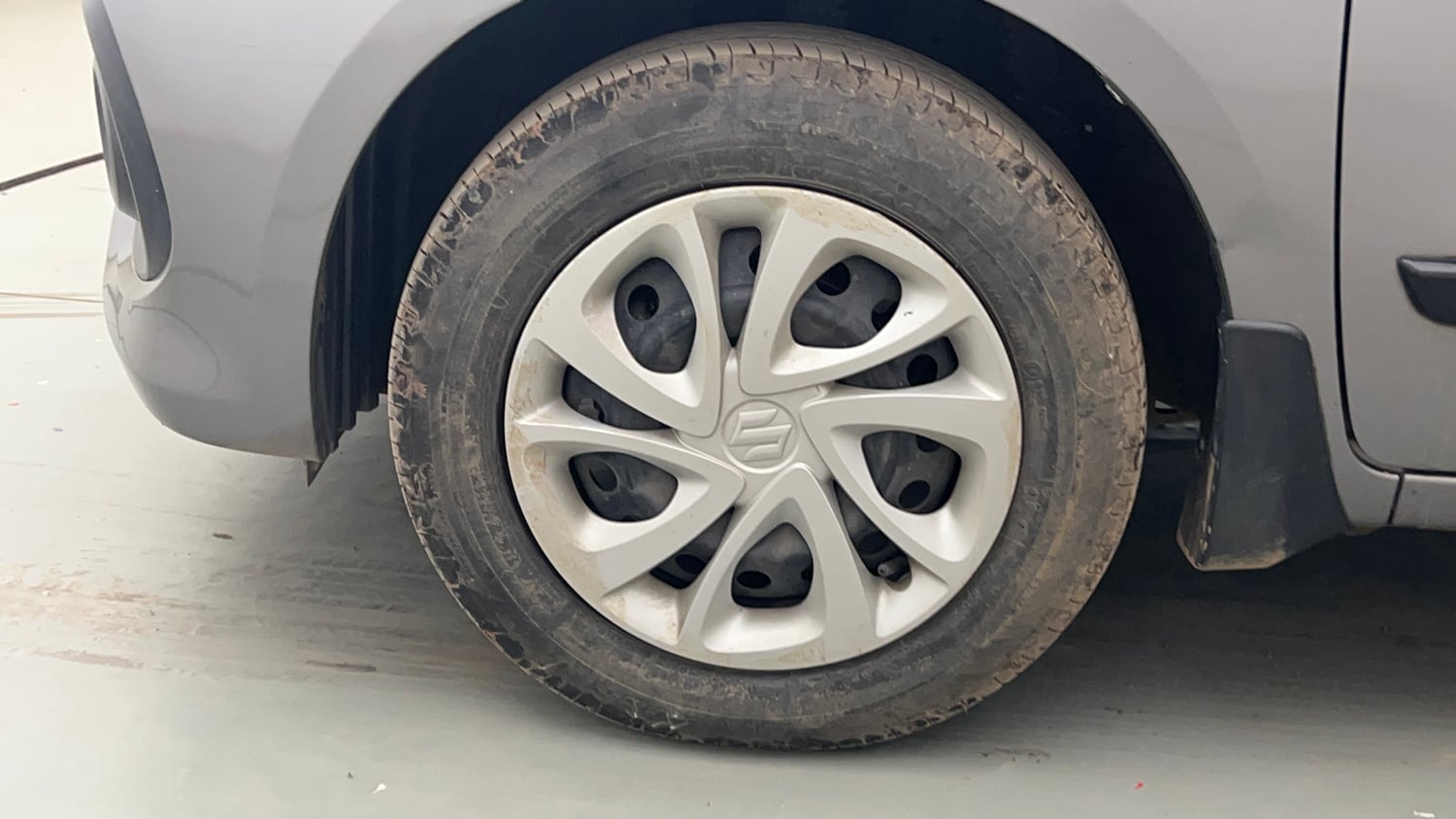 Used 2023 Maruti Suzuki Celerio VXi Petrol Manual tyres LEFT FRONT TYRE RIM VIEW