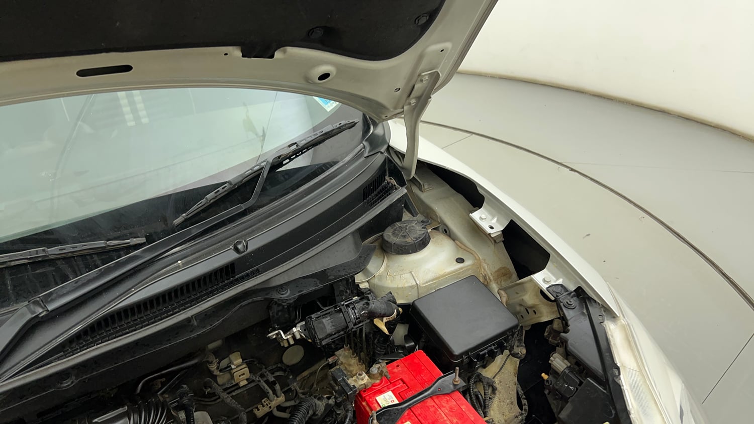 Used 2018 Maruti Suzuki Swift LXi Petrol Manual engine ENGINE LEFT SIDE HINGE & APRON VIEW