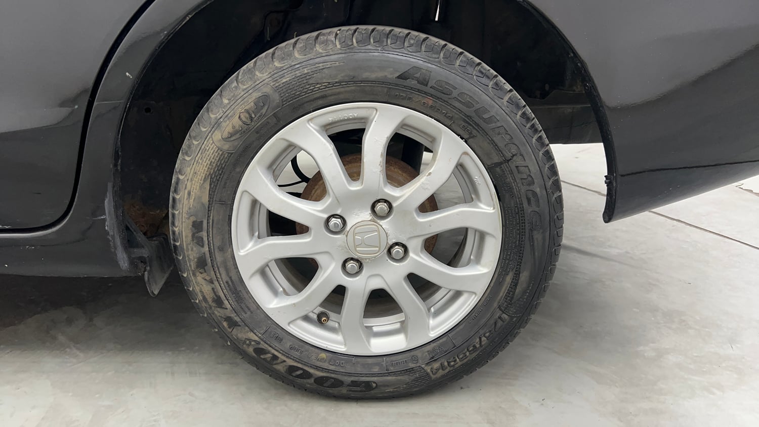 Used 2014 Honda Amaze 1.2 VX i-VTEC Petrol Manual tyres LEFT REAR TYRE RIM VIEW