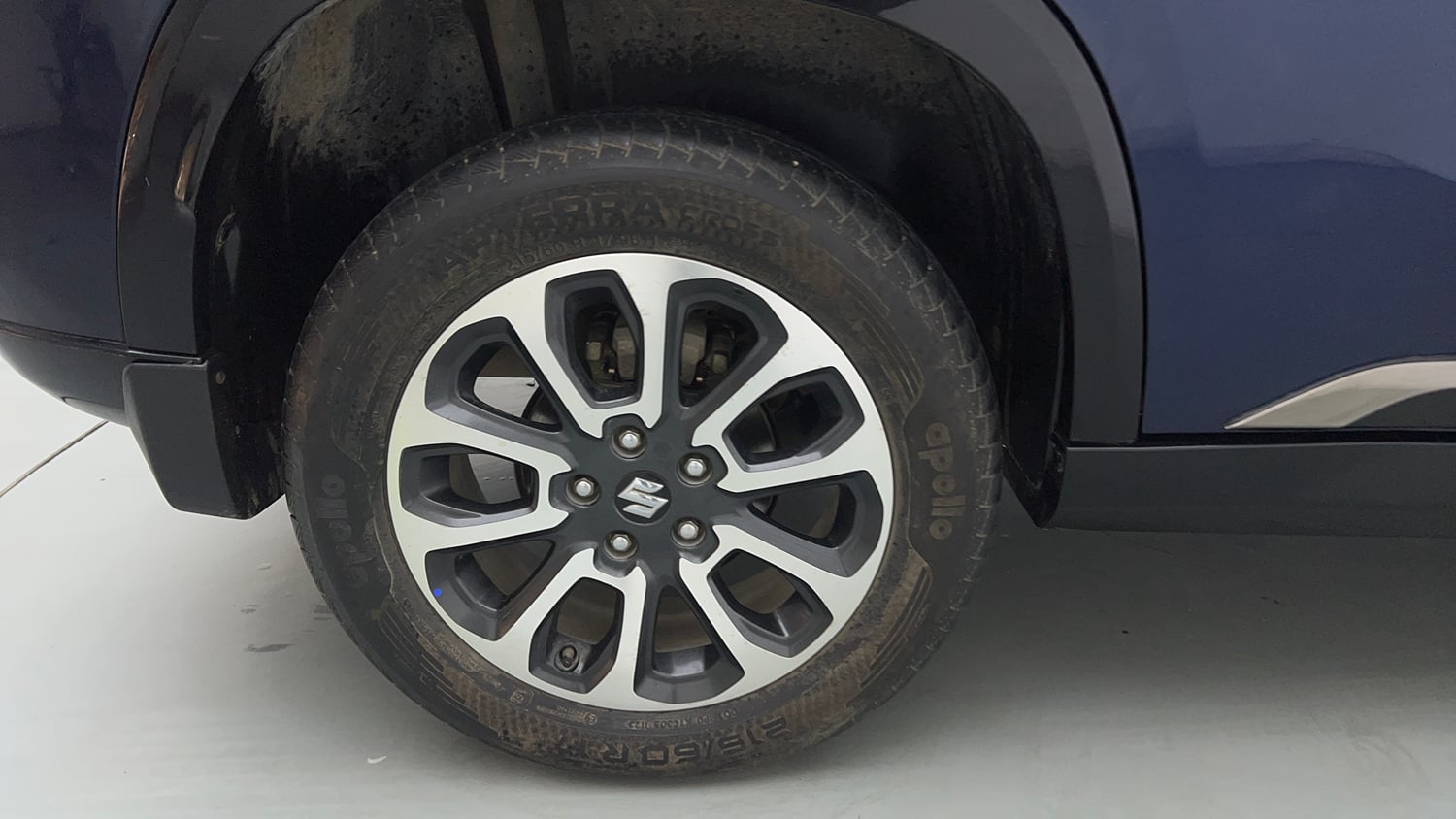 Used 2023 Maruti Suzuki Grand Vitara Zeta Plus Intelligent Hybrid eCVT Hybrid Automatic tyres RIGHT REAR TYRE RIM VIEW