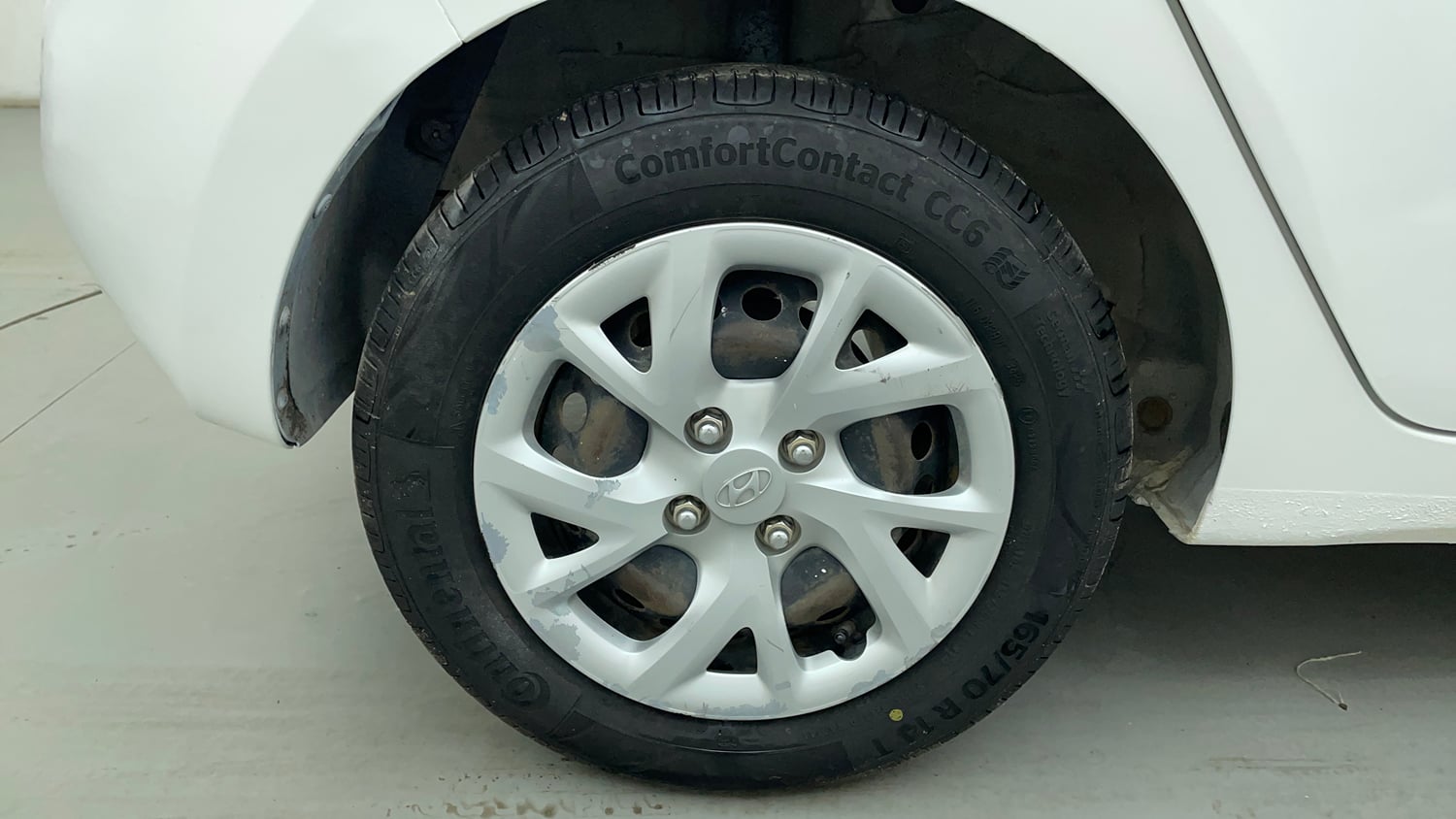 Used 2017 Hyundai Grand i10 Magna 1.2 Kappa VTVT Petrol Manual tyres RIGHT REAR TYRE RIM VIEW