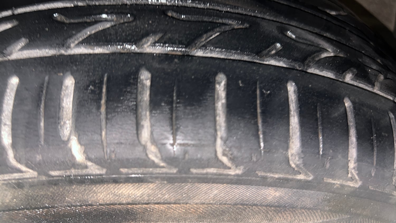 Used 2014 Hyundai i20 Sportz 1.2 Petrol Manual tyres LEFT REAR TYRE TREAD VIEW