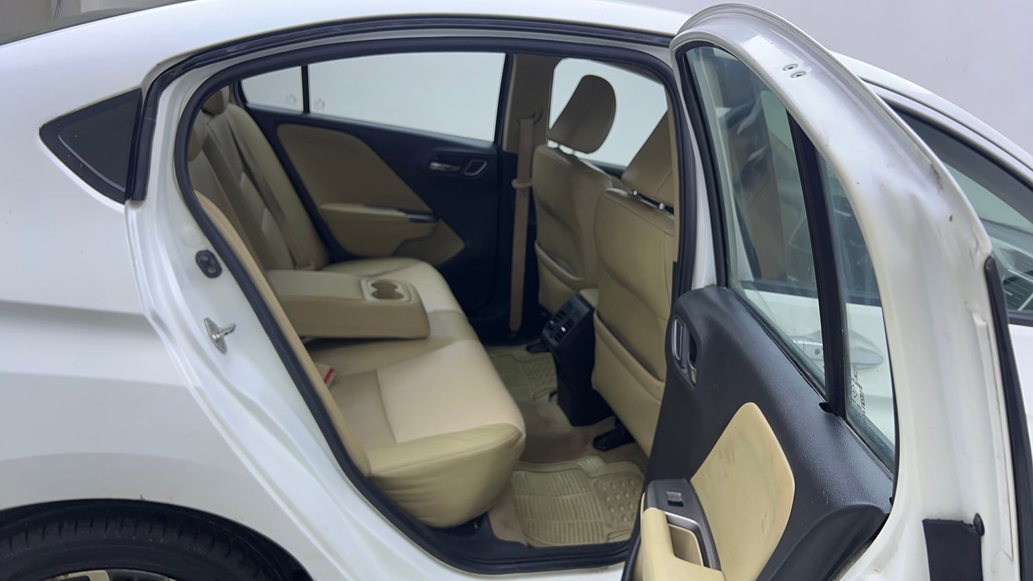 Used 2017 Honda City ZX CVT Petrol Petrol Automatic interior RIGHT SIDE REAR DOOR CABIN VIEW
