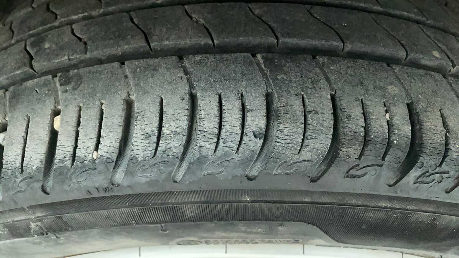 Used 2020 Tata Altroz XT Petrol Petrol Manual tyres RIGHT REAR TYRE TREAD VIEW