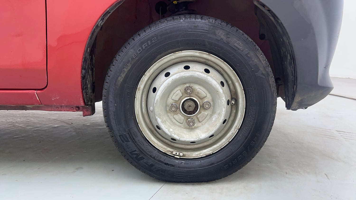 Used 2013 Maruti Suzuki Alto 800 Lx Petrol Manual tyres RIGHT FRONT TYRE RIM VIEW