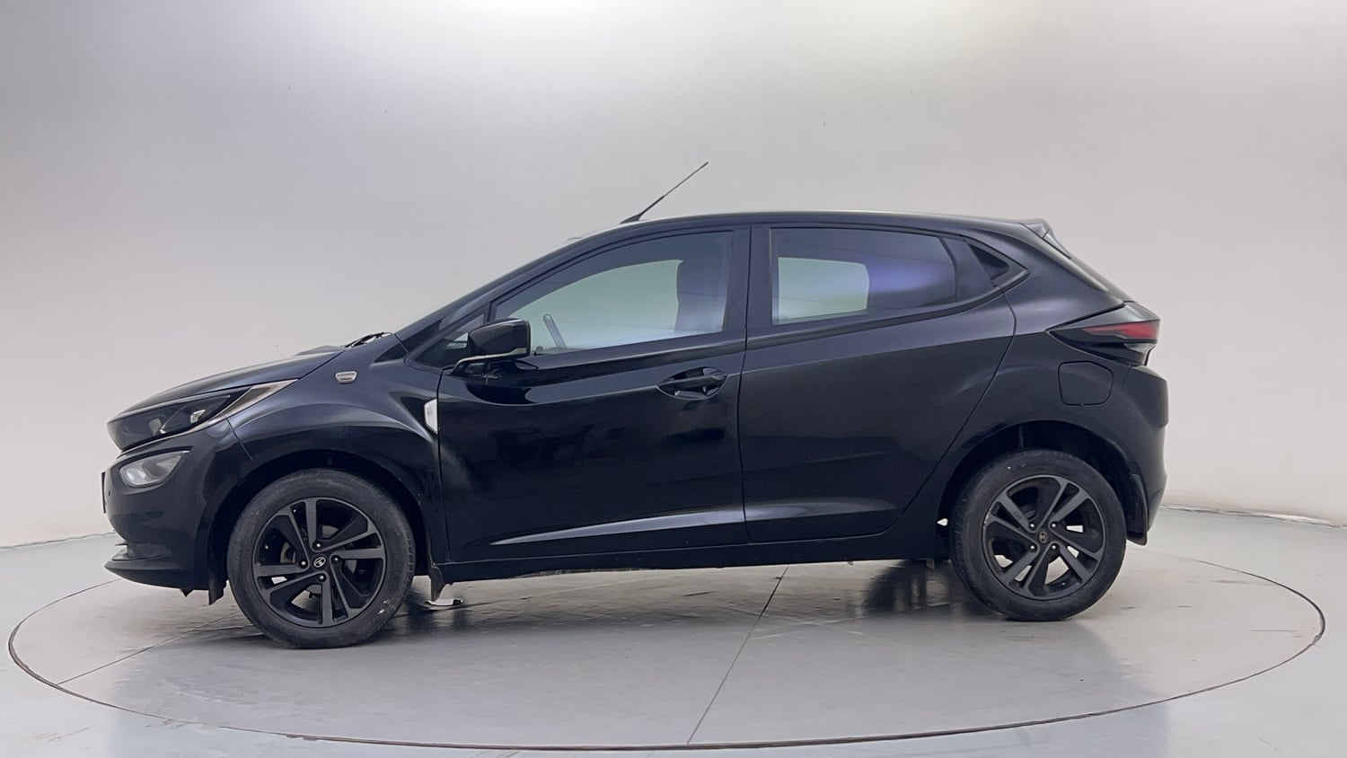 Used 2022 Tata Altroz XZ Plus i-Turbo Petrol Dark Edition Petrol Manual exterior LEFT SIDE VIEW