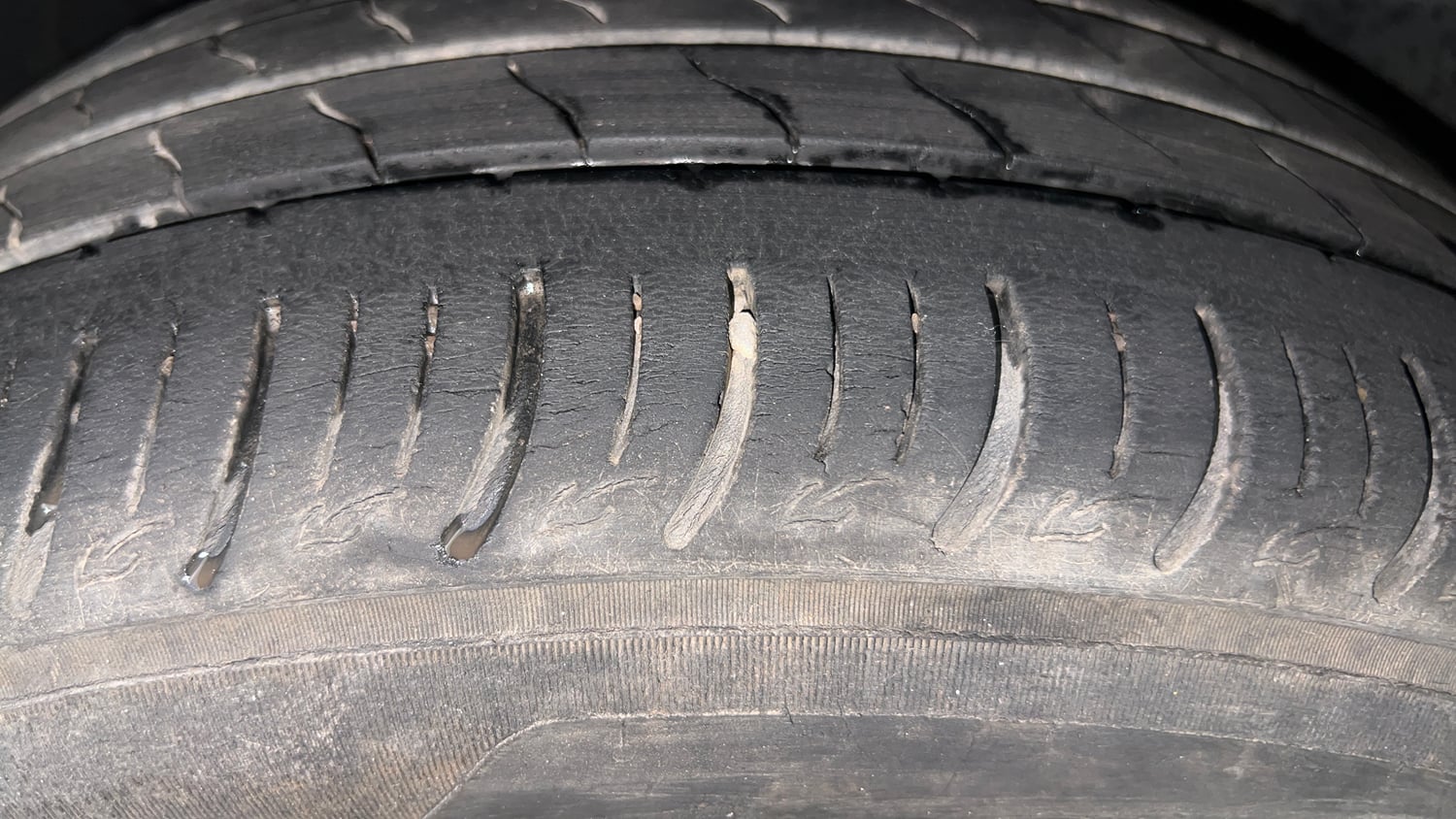 Used 2022 Tata Altroz XZ Plus i-Turbo Petrol Dark Edition Petrol Manual tyres RIGHT REAR TYRE TREAD VIEW