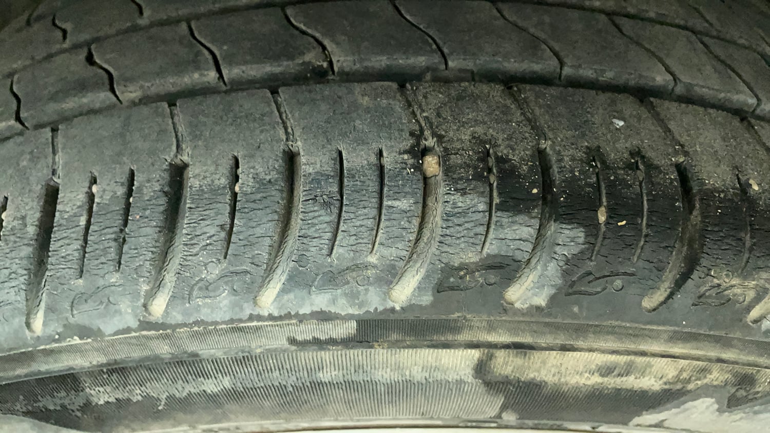 Used 2020 Tata Altroz XT Petrol Petrol Manual tyres LEFT REAR TYRE TREAD VIEW