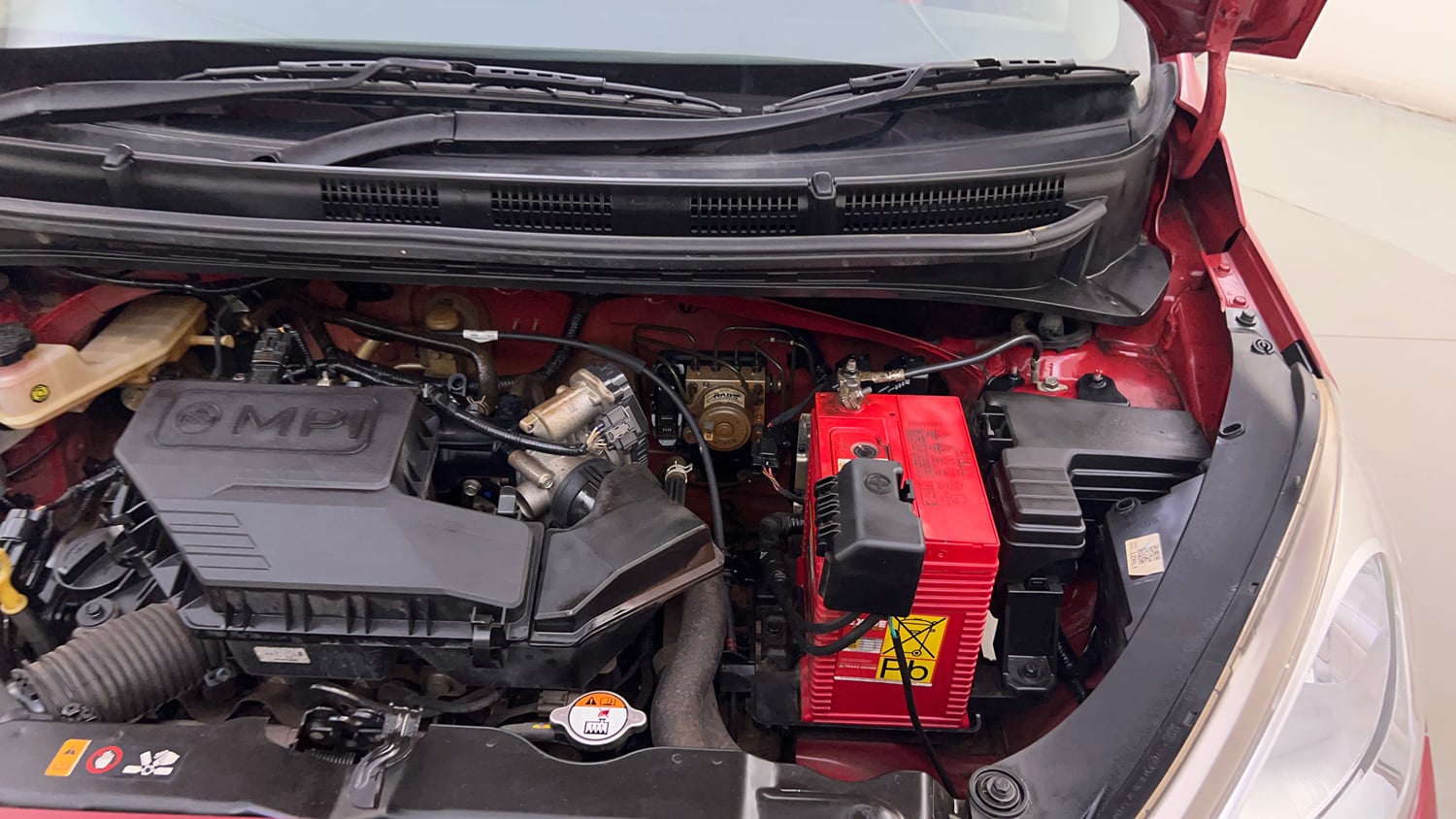 Used 2019 Hyundai Santro Sportz Petrol Manual engine ENGINE LEFT SIDE HINGE & APRON VIEW
