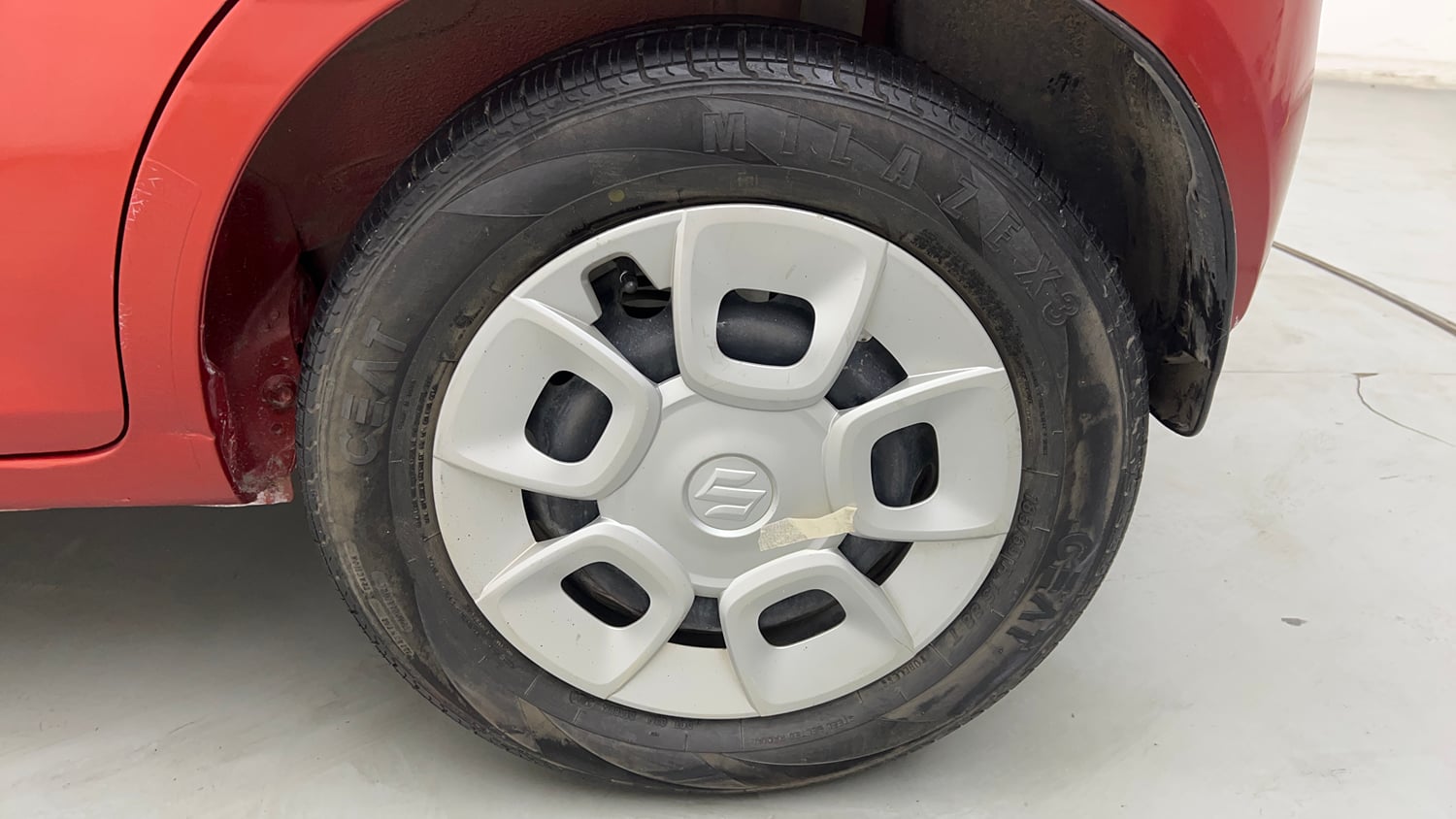 Used 2018 Maruti Suzuki Ignis Delta 1.2 AMT Petrol Automatic tyres LEFT REAR TYRE RIM VIEW