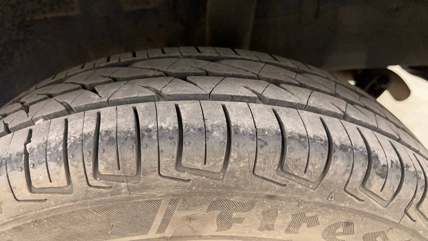 Used 2018 Renault Kwid CLIMBER 1.0 Petrol Manual tyres LEFT REAR TYRE TREAD VIEW