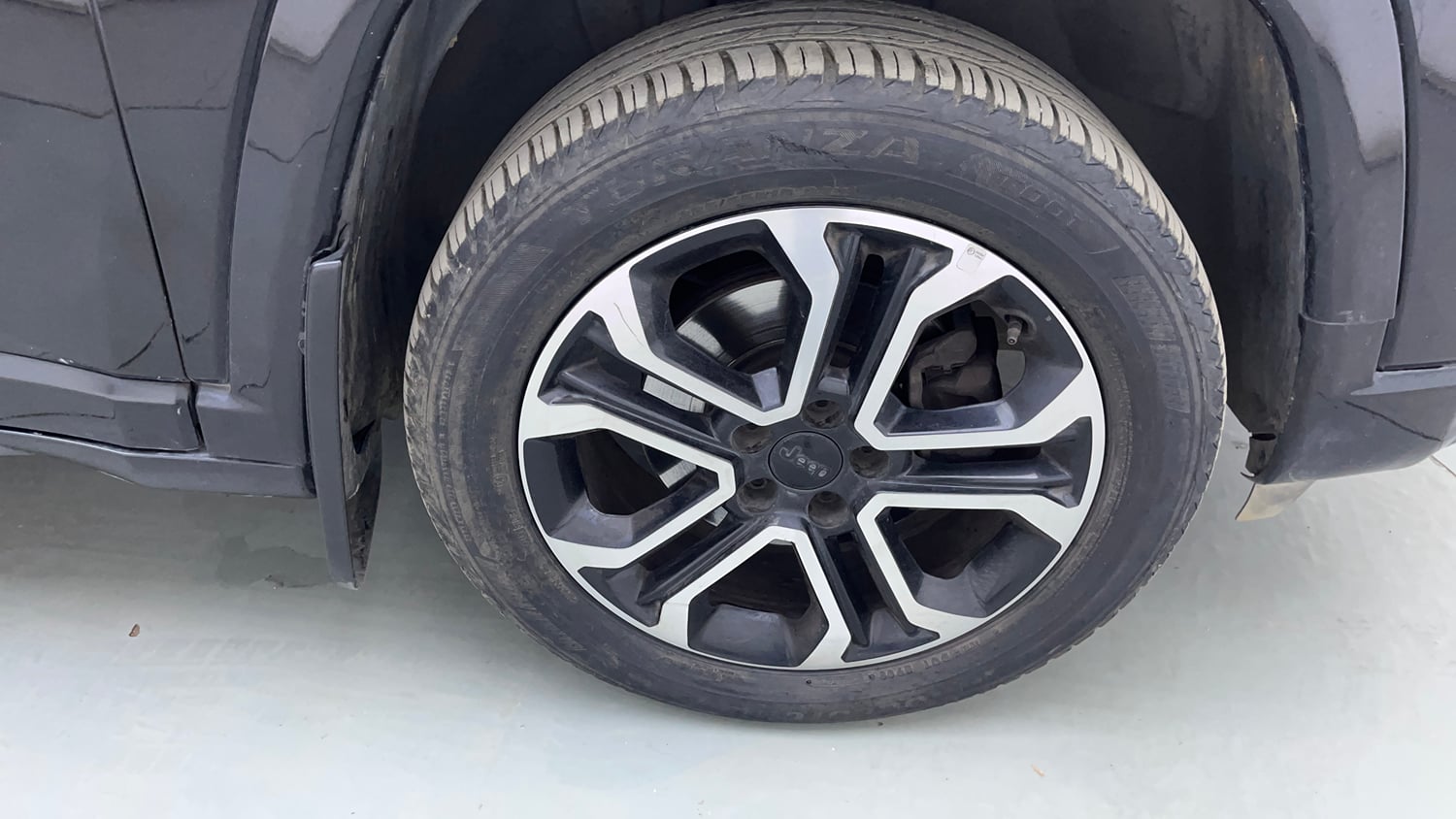 Used 2022 Jeep Compass Model S (O) 1.4 Petrol DCT Petrol Automatic tyres RIGHT FRONT TYRE RIM VIEW