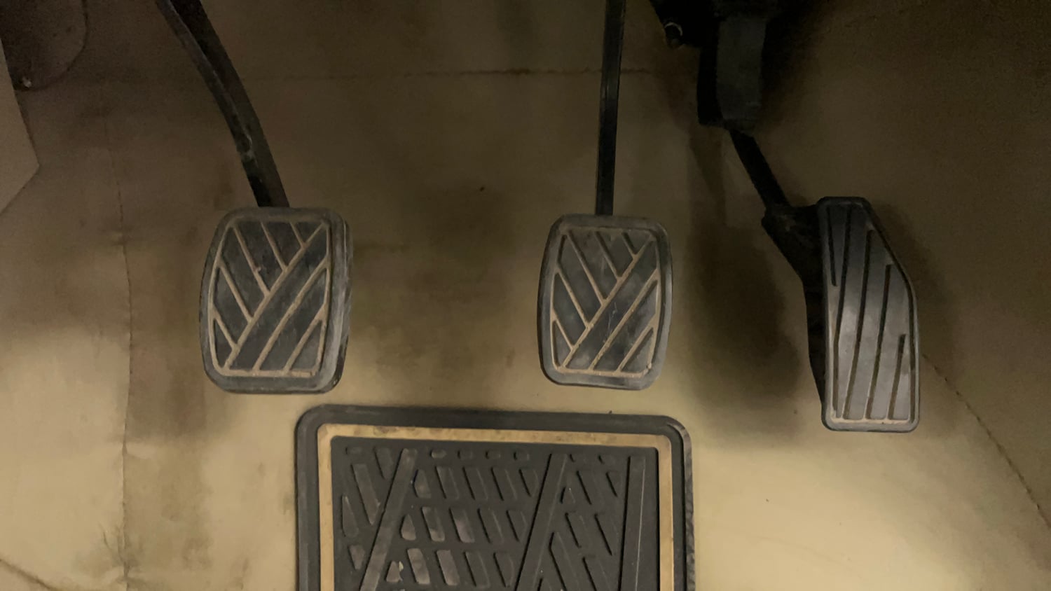 Used 2019 Maruti Suzuki Dzire VXi Petrol Manual interior PEDALS VIEW