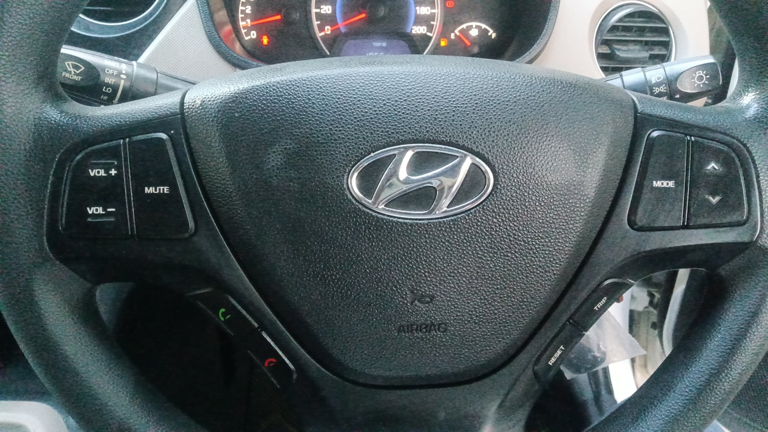 Used 2016 Hyundai Grand i10 Sportz 1.2 Kappa VTVT Petrol Manual top_features Steering mounted controls