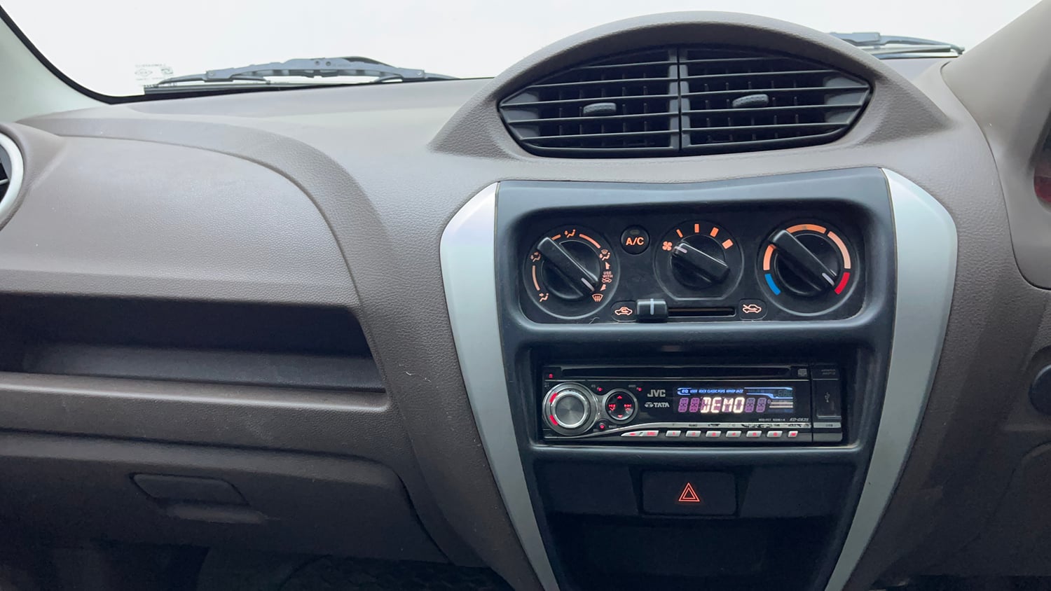 Used 2013 Maruti Suzuki Alto 800 Lxi Petrol Manual interior MUSIC SYSTEM & AC CONTROL VIEW