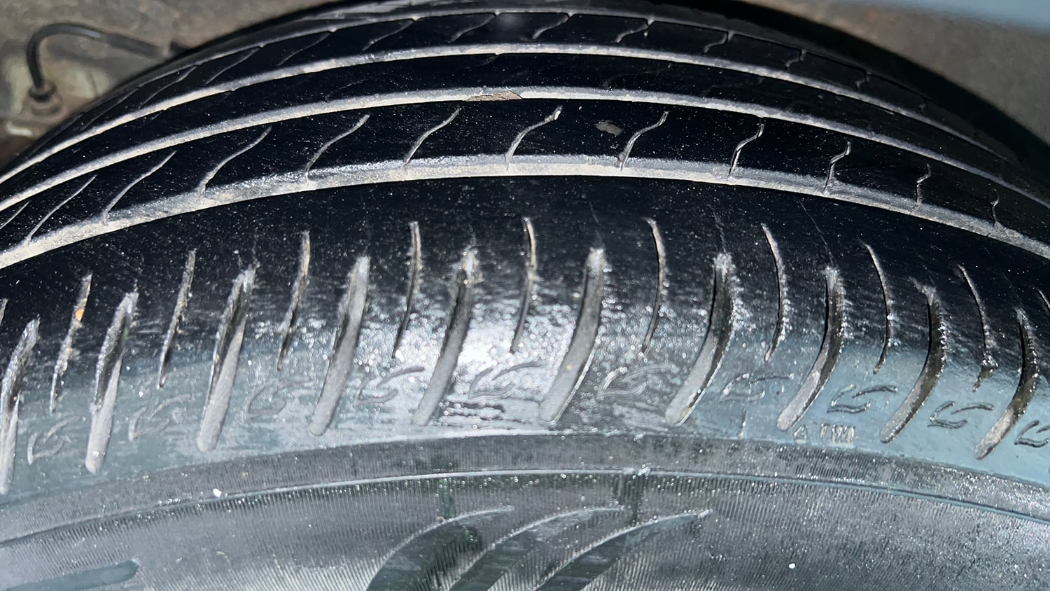 Used 2022 Kia Sonet HTX 1.5 Diesel Manual tyres RIGHT REAR TYRE TREAD VIEW