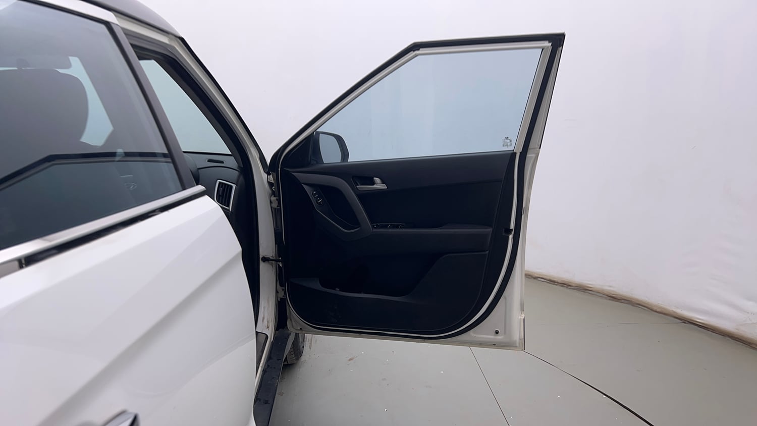 Used 2019 Hyundai Creta SX 1.6 Dual Tone Petrol Petrol Manual interior RIGHT FRONT DOOR OPEN VIEW