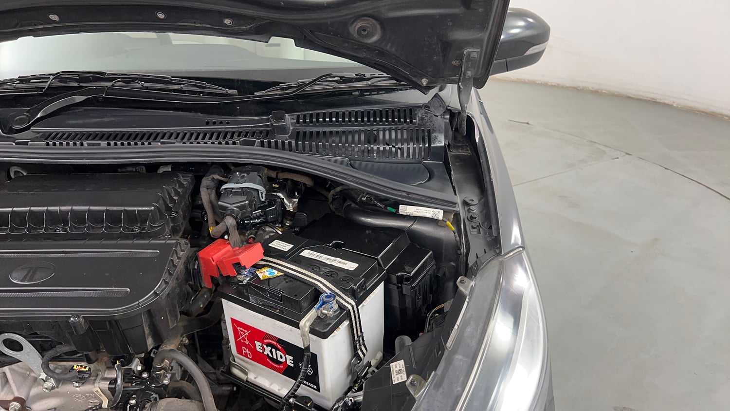 Used 2024 Tata Tigor XZA Plus iCNG Cng Automatic engine ENGINE LEFT SIDE HINGE & APRON VIEW
