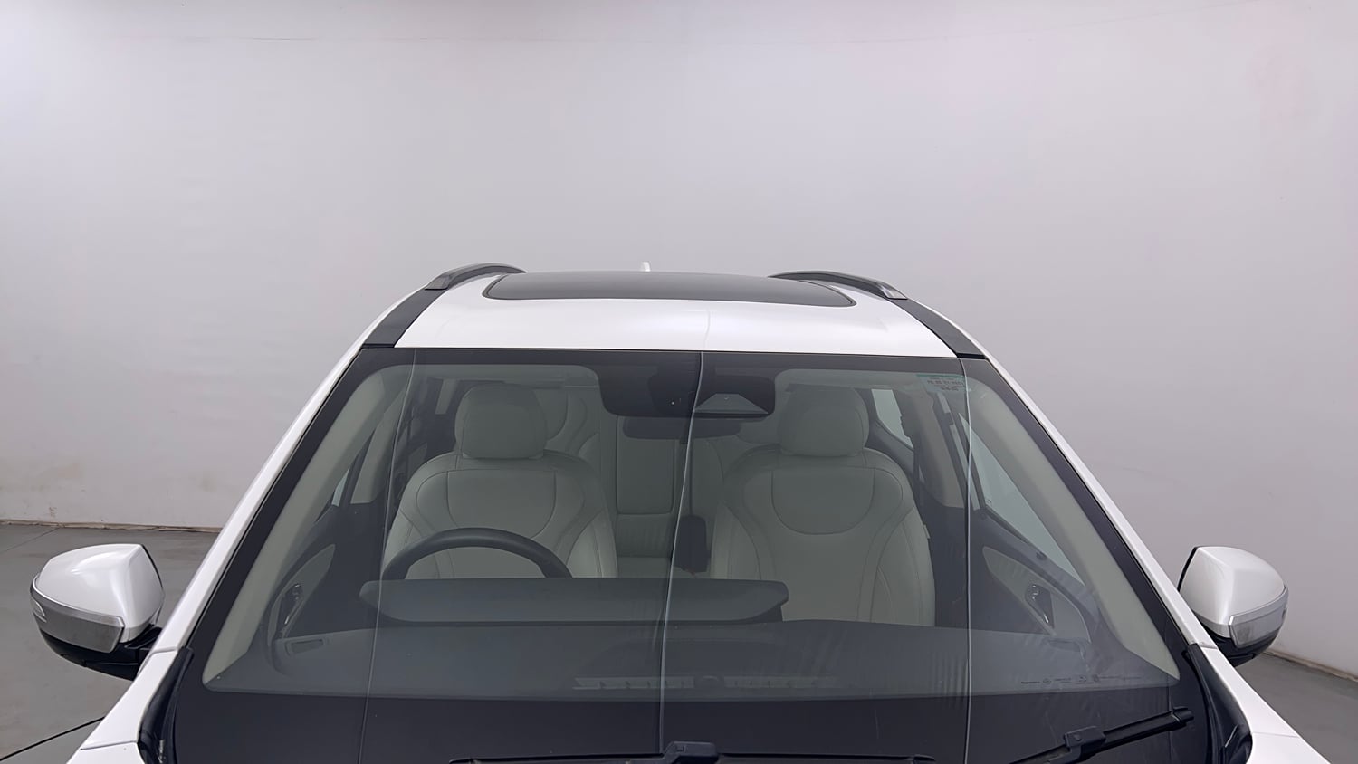 Used 2022 Mahindra XUV700 AX 7 Petrol MT 7 STR Petrol Manual exterior FRONT WINDSHIELD VIEW
