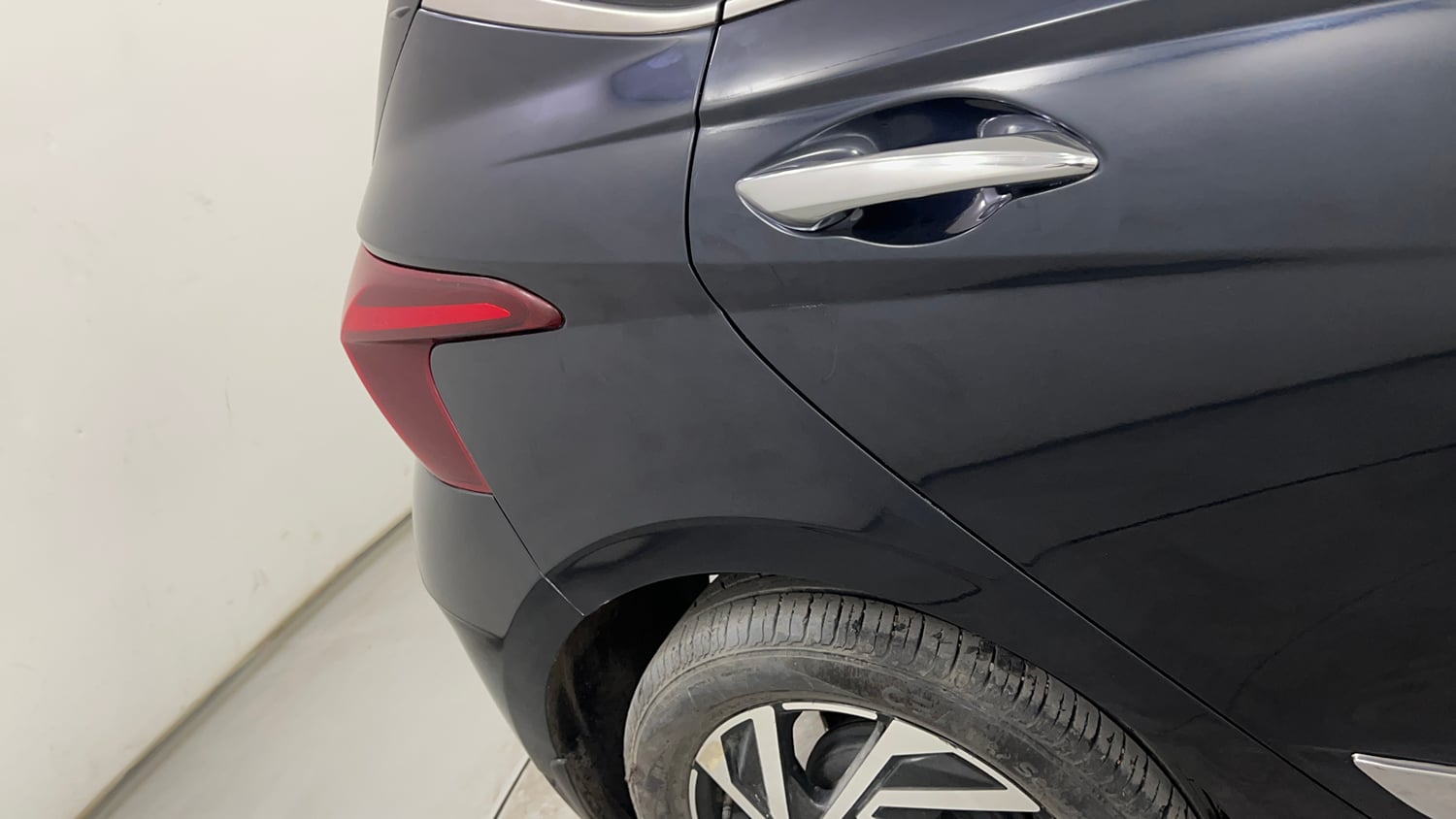 Used 2023 Hyundai New i20 Asta (O) 1.2 IVT Petrol Automatic dents MINOR SCRATCH