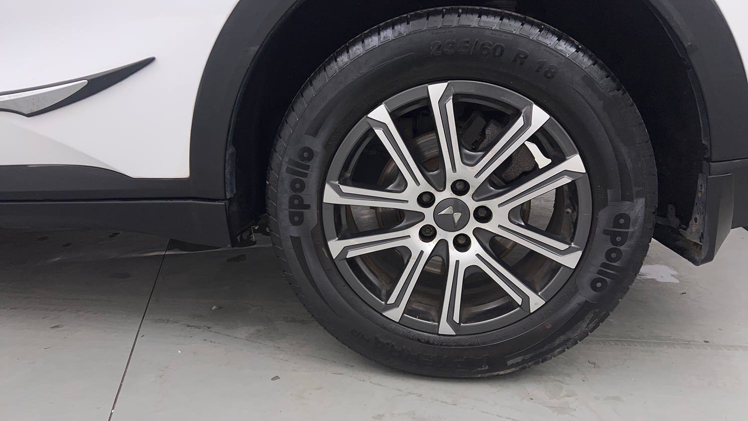 Used 2022 Mahindra XUV700 AX 7 Petrol MT 7 STR Petrol Manual tyres LEFT REAR TYRE RIM VIEW