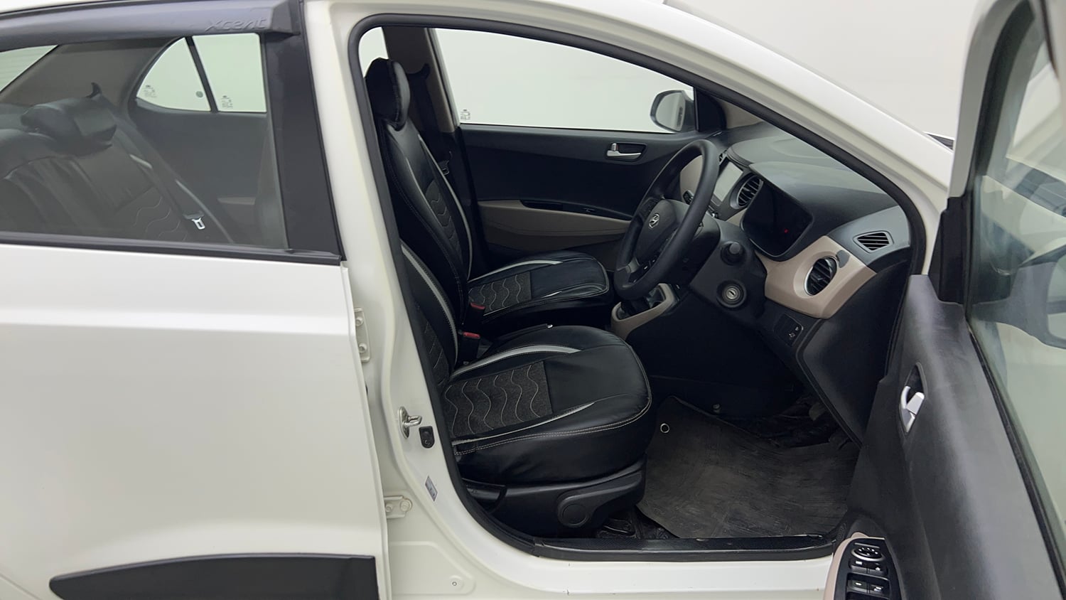 Used 2018 Hyundai Xcent SX Petrol Manual interior RIGHT SIDE FRONT DOOR CABIN VIEW