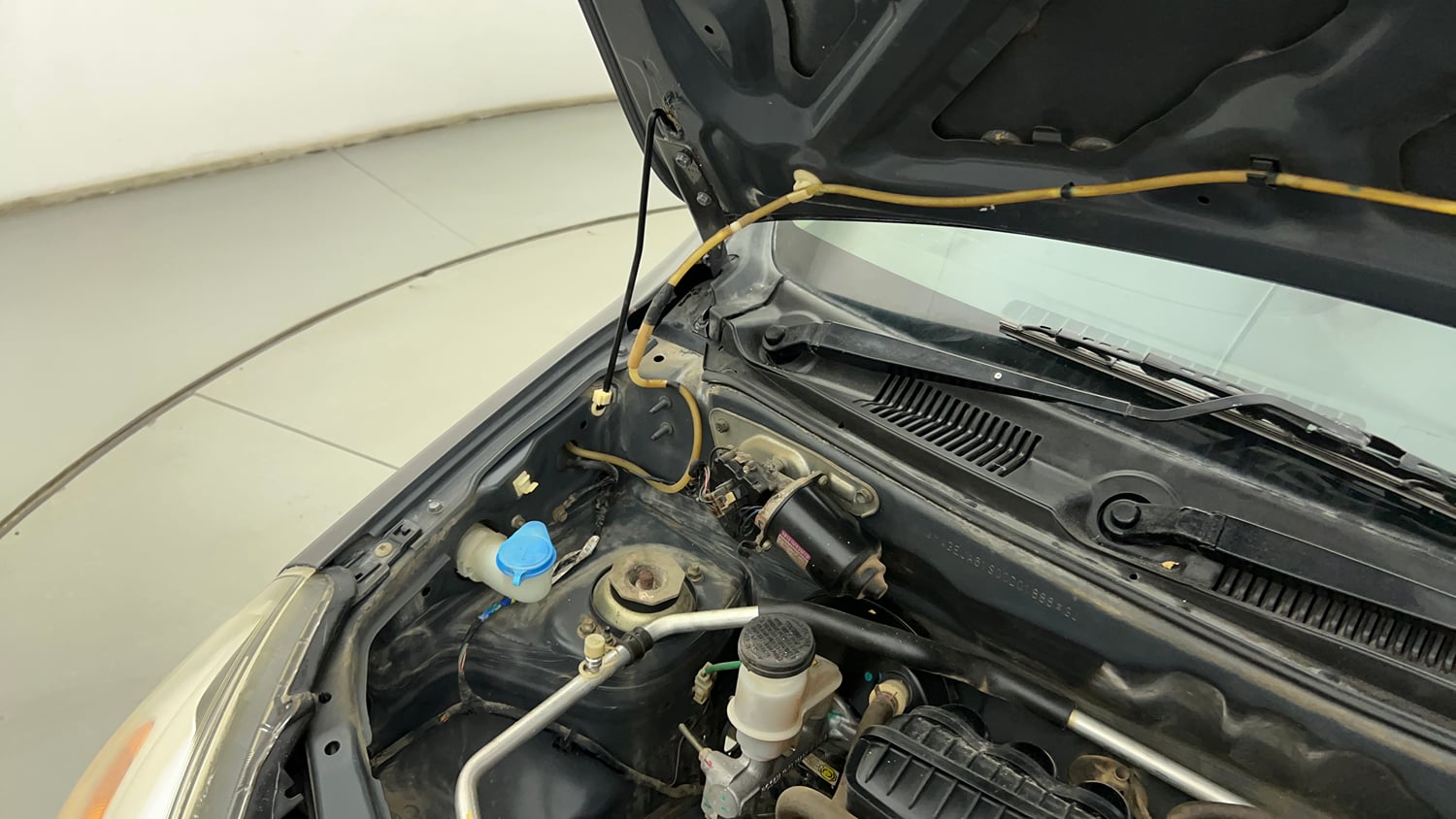 Used 2018 Maruti Suzuki Alto 800 LXi Petrol Manual engine ENGINE RIGHT SIDE HINGE & APRON VIEW