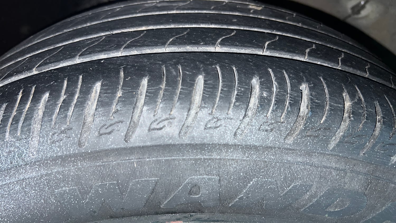 Used 2022 Kia Sonet HTX 1.5 Diesel Manual tyres LEFT FRONT TYRE TREAD VIEW