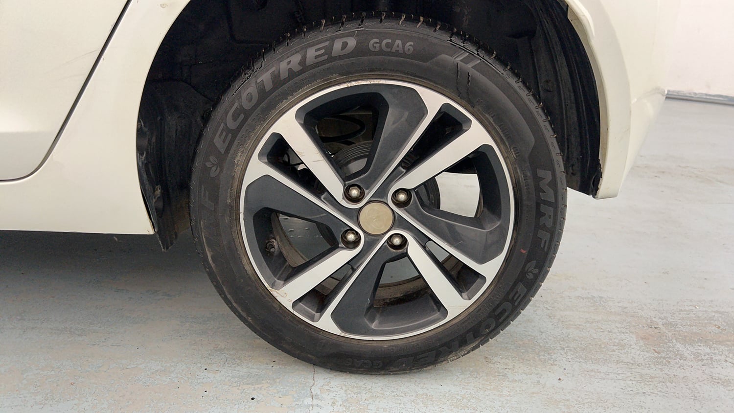 Used 2022 Tata Altroz XZ Plus Diesel Diesel Manual tyres LEFT REAR TYRE RIM VIEW