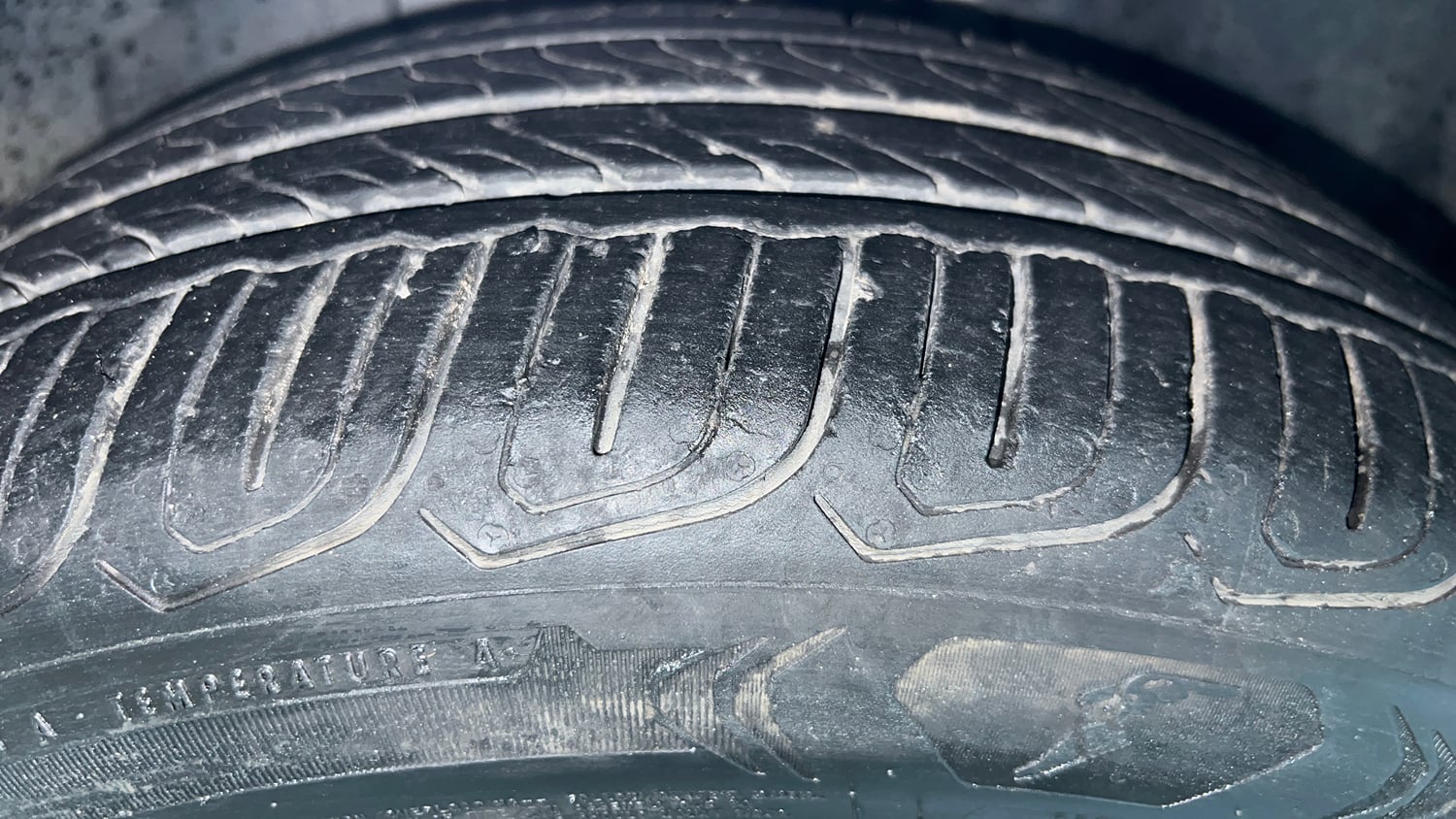 Used 2022 Tata Altroz XZA Plus Petrol Petrol Automatic tyres RIGHT FRONT TYRE TREAD VIEW