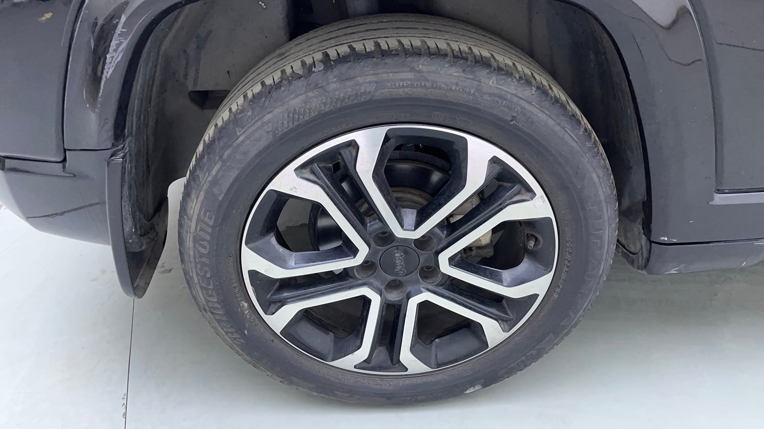 Used 2022 Jeep Compass Model S (O) 1.4 Petrol DCT Petrol Automatic tyres RIGHT REAR TYRE RIM VIEW