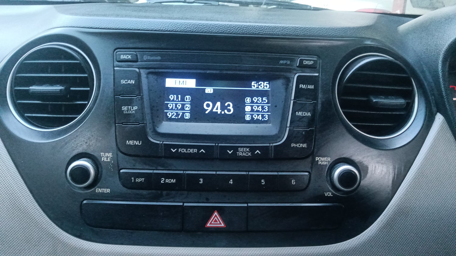 Used 2016 Hyundai Grand i10 Sportz 1.2 Kappa VTVT Petrol Manual top_features Integrated (in-dash) music system