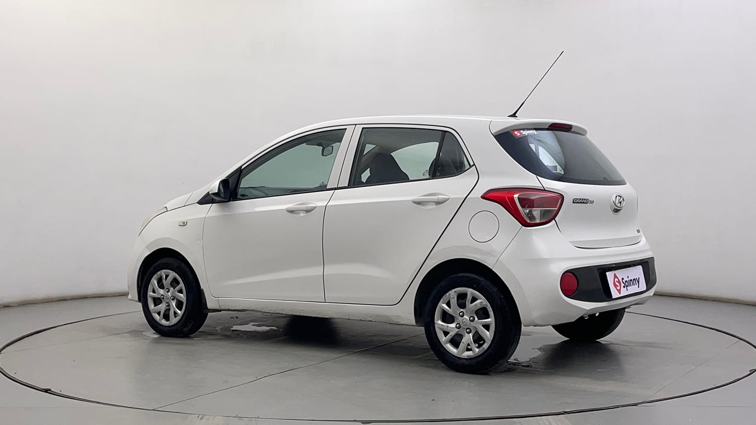 Used 2017 Hyundai Grand i10 Magna 1.2 Kappa VTVT Petrol Manual exterior LEFT REAR CORNER VIEW