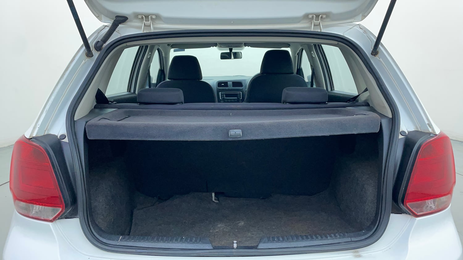 Used 2014 Volkswagen Polo Comfortline 1.2L (P) Petrol Manual interior DICKY INSIDE VIEW