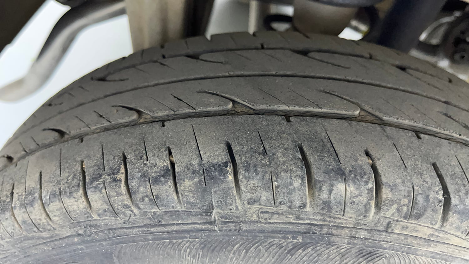 Used 2013 Maruti Suzuki Alto 800 Lxi Petrol Manual tyres RIGHT REAR TYRE TREAD VIEW