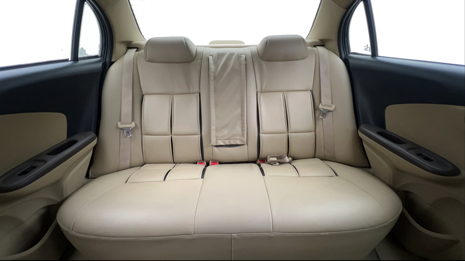 Used 2014 Honda Amaze 1.2 VX i-VTEC Petrol Manual interior REAR SEAT CONDITION VIEW