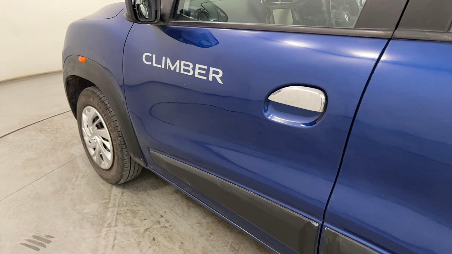 Used 2018 Renault Kwid CLIMBER 1.0 Petrol Manual dents MINOR SCRATCH