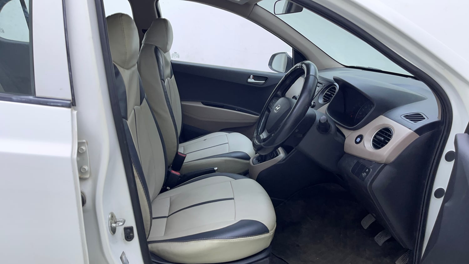 Used 2015 Hyundai Grand i10 Asta 1.1 CRDi Diesel Manual interior RIGHT SIDE FRONT DOOR CABIN VIEW