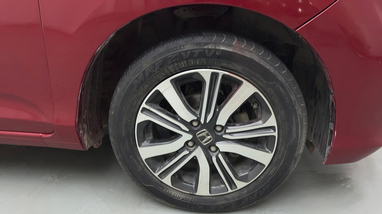 Used 2022 Honda Amaze VX MT 1.2 Petrol Petrol Manual tyres RIGHT FRONT TYRE RIM VIEW