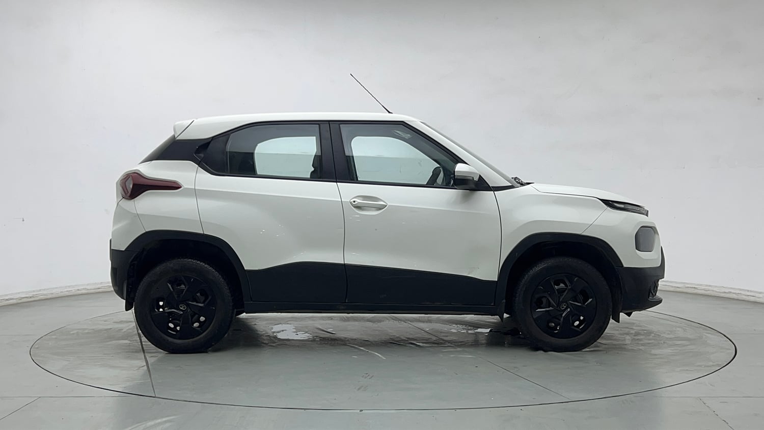 Used 2023 Tata Punch Adventure MT Petrol Manual exterior RIGHT SIDE VIEW