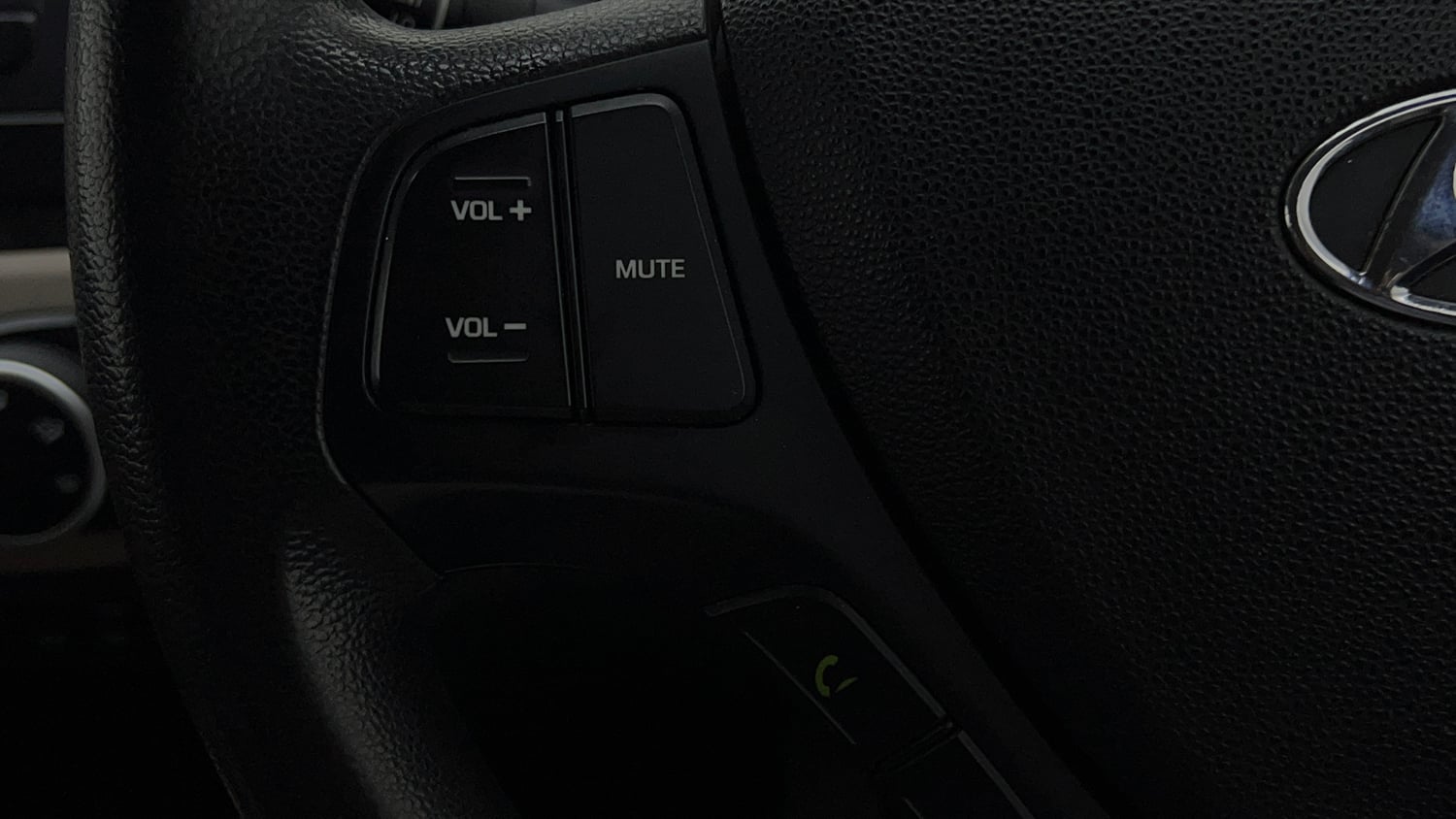 Used 2018 Hyundai Grand i10 Magna 1.2 Kappa VTVT Petrol Manual top_features Steering mounted controls