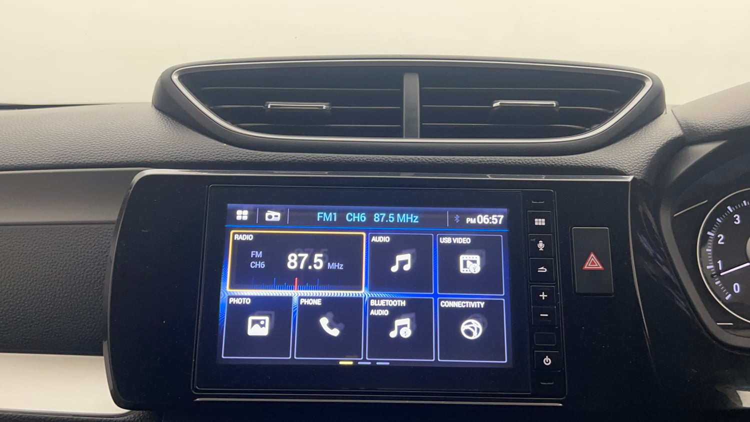 Used 2022 Honda Amaze VX MT 1.2 Petrol Petrol Manual top_features Touch screen infotainment system