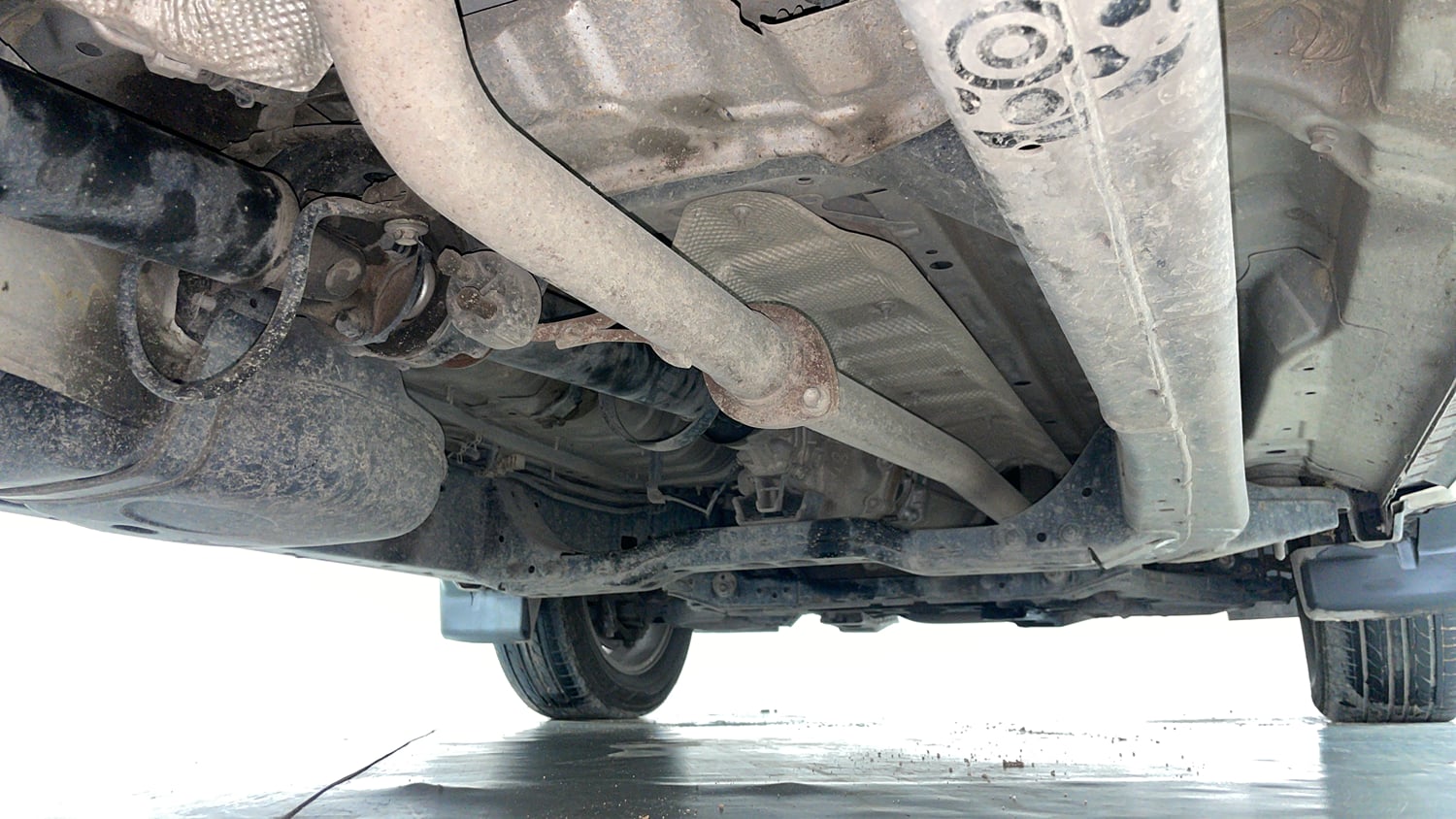 Used 2019 Toyota Innova Crysta 2.4 V 7 STR Diesel Manual extra REAR RIGHT UNDERBODY VIEW