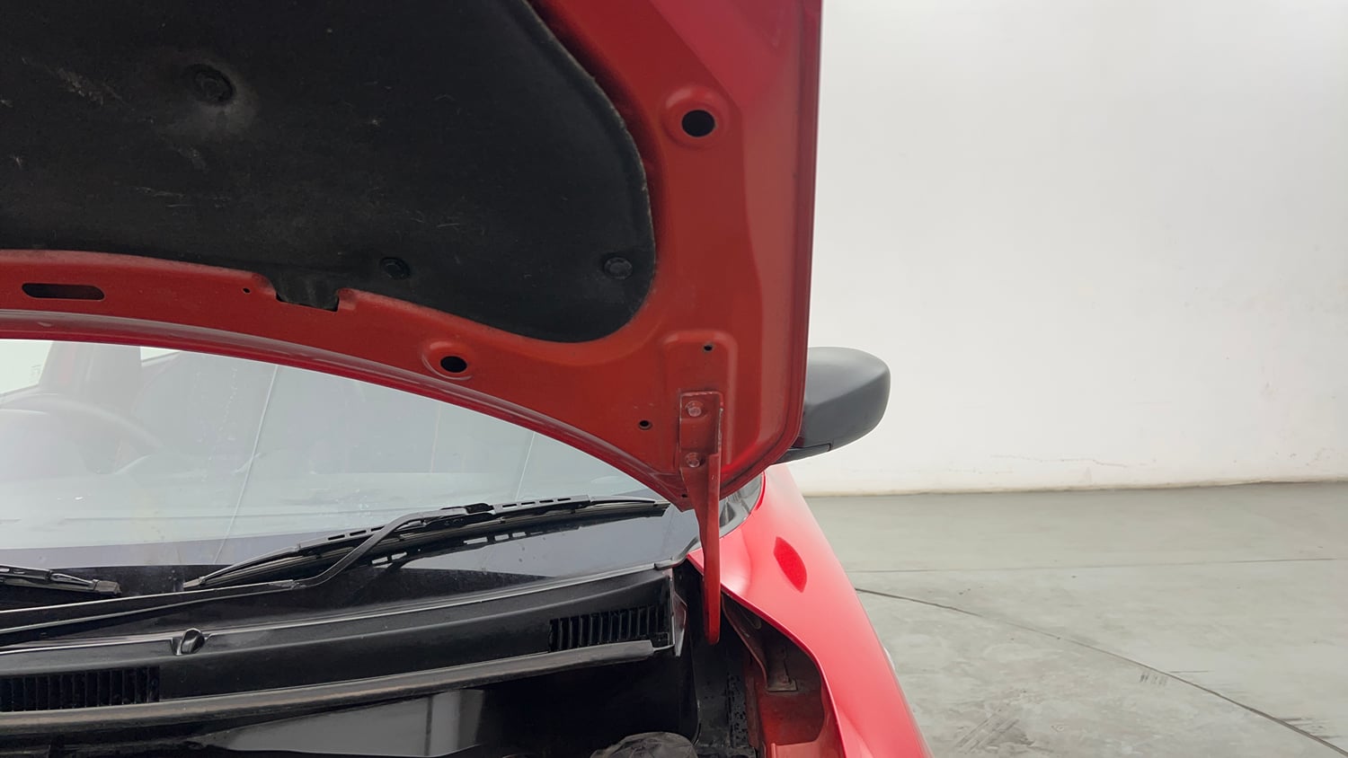 Used 2020 Maruti Suzuki Swift LXi Petrol Manual engine ENGINE LEFT SIDE HINGE & APRON VIEW