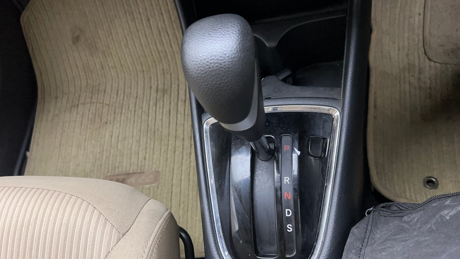 Used 2023 Honda Amaze VX 1.2 Petrol CVT Petrol Automatic interior GEAR  KNOB VIEW