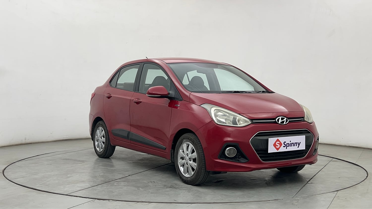 Used 2016 Hyundai Xcent SX 1.1 CRDi Diesel Manual exterior RIGHT FRONT CORNER VIEW