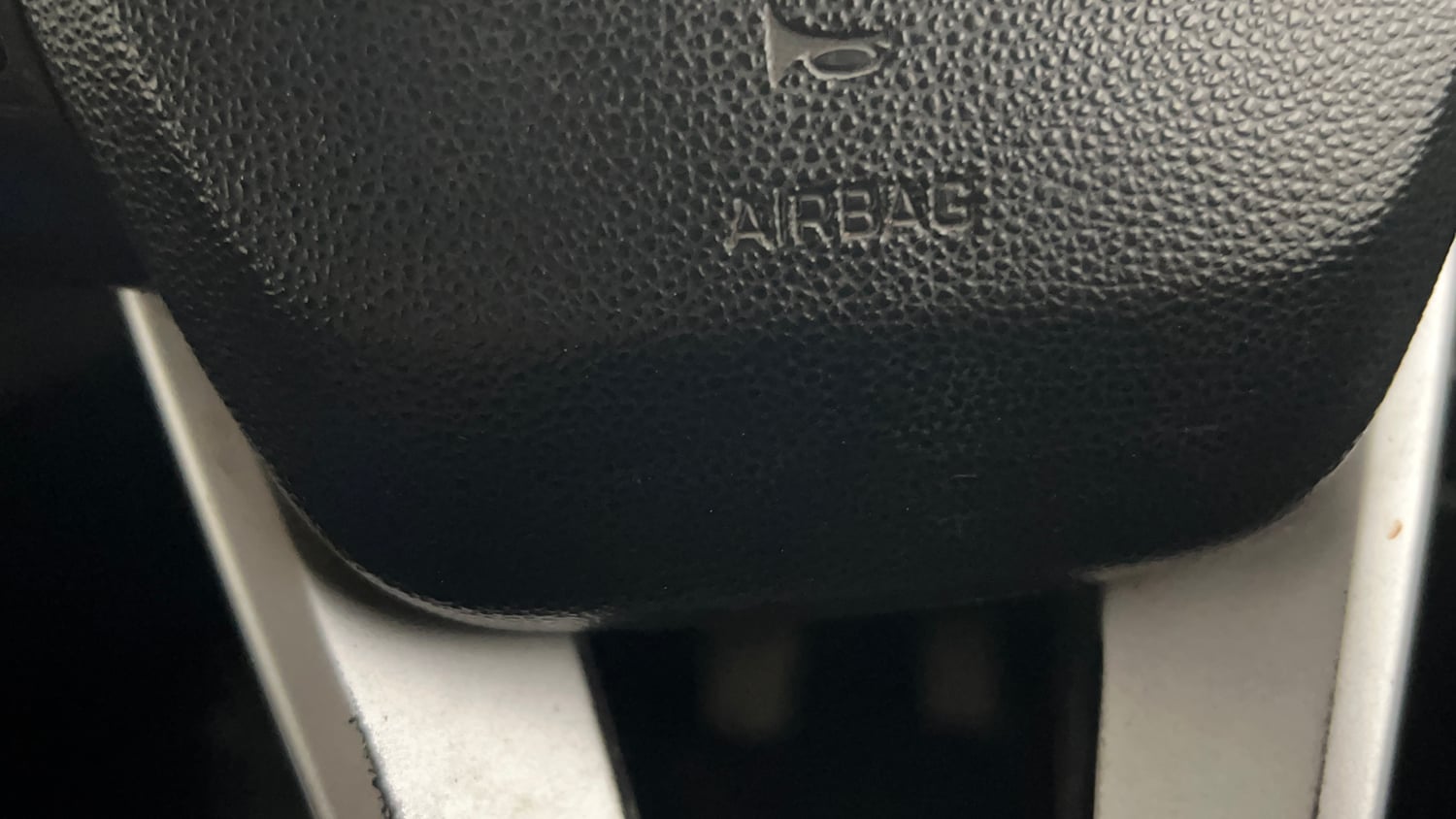 Used 2019 Hyundai Creta SX 1.6 Dual Tone Petrol Petrol Manual top_features Airbags
