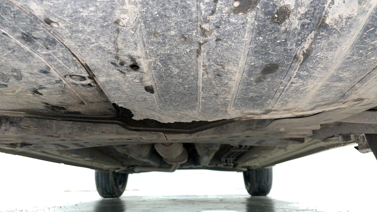 Used 2024 Kia Sonet HTK (O) 1.2 Petrol MT Petrol Manual extra FRONT LEFT UNDERBODY VIEW