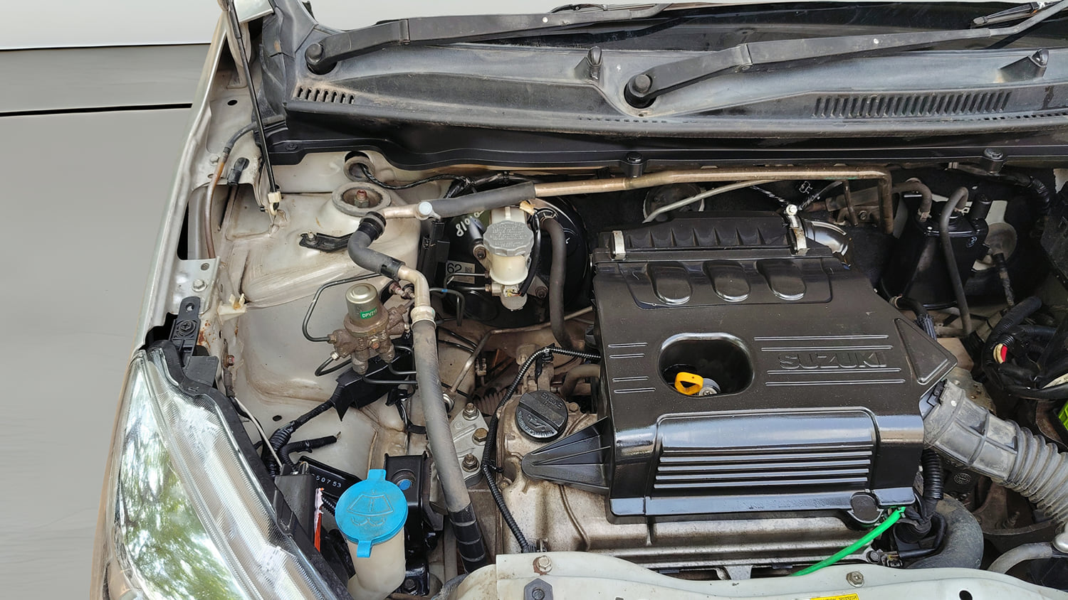 Used 2017 Maruti Suzuki Celerio VXi AMT Petrol Automatic engine ENGINE RIGHT SIDE HINGE & APRON VIEW