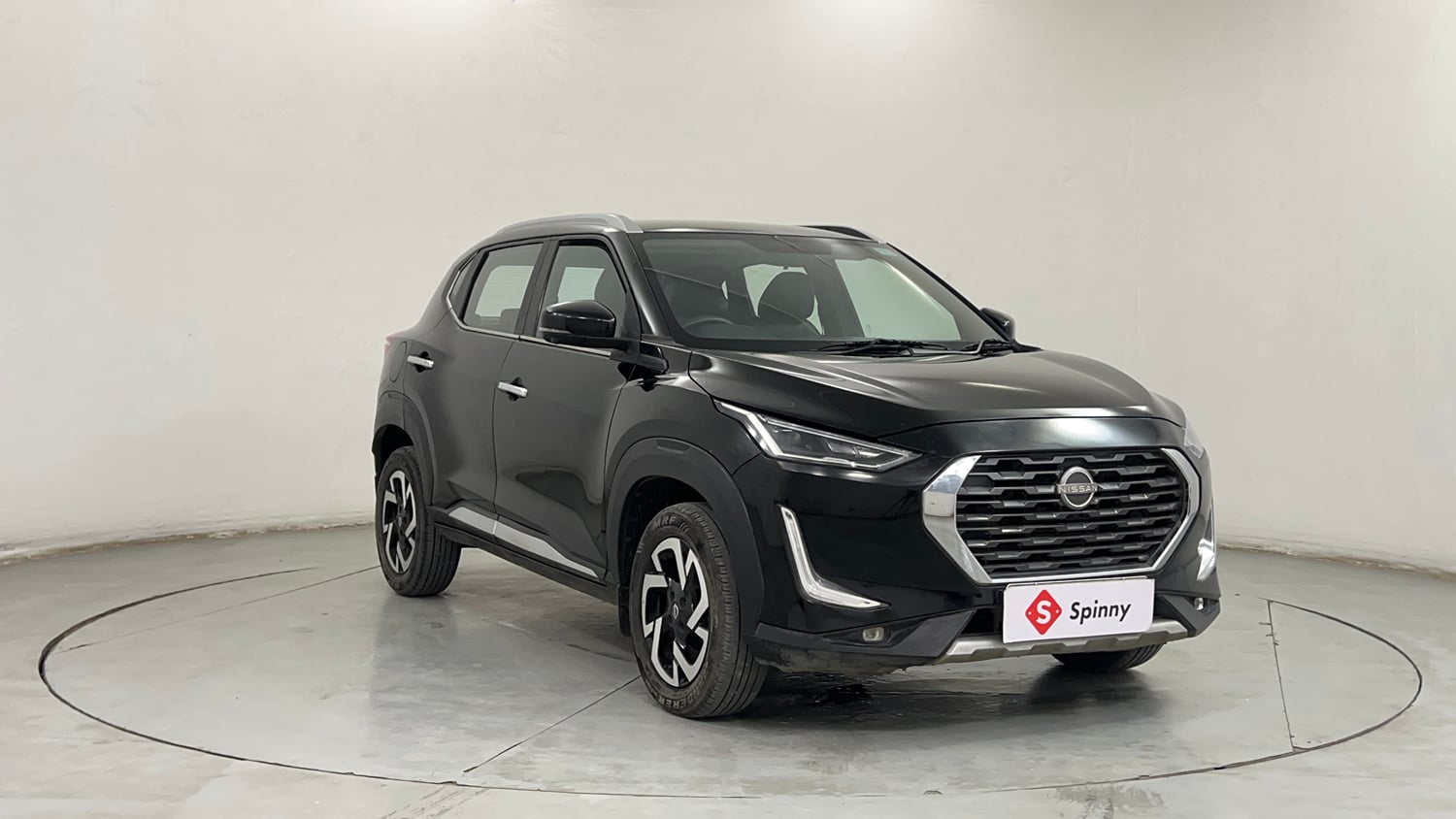 Used 2024 Nissan Magnite XV Premium Turbo CVT Petrol Automatic exterior RIGHT FRONT CORNER VIEW